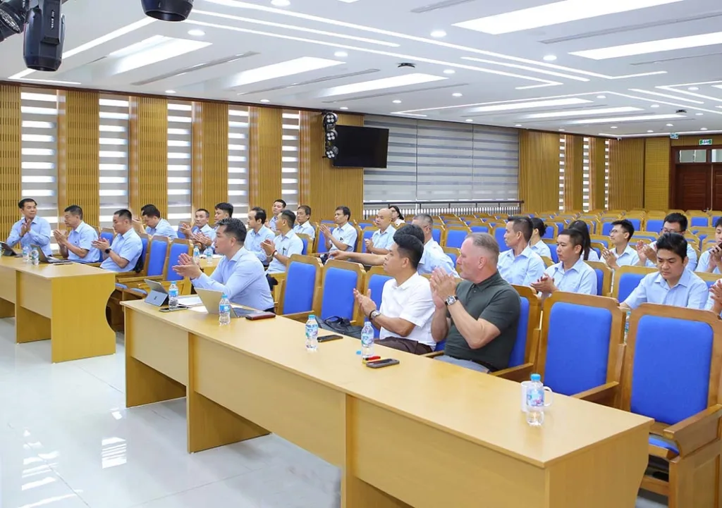 Các đại biểu tham dự buổi khai mạc khóa đào tạo.